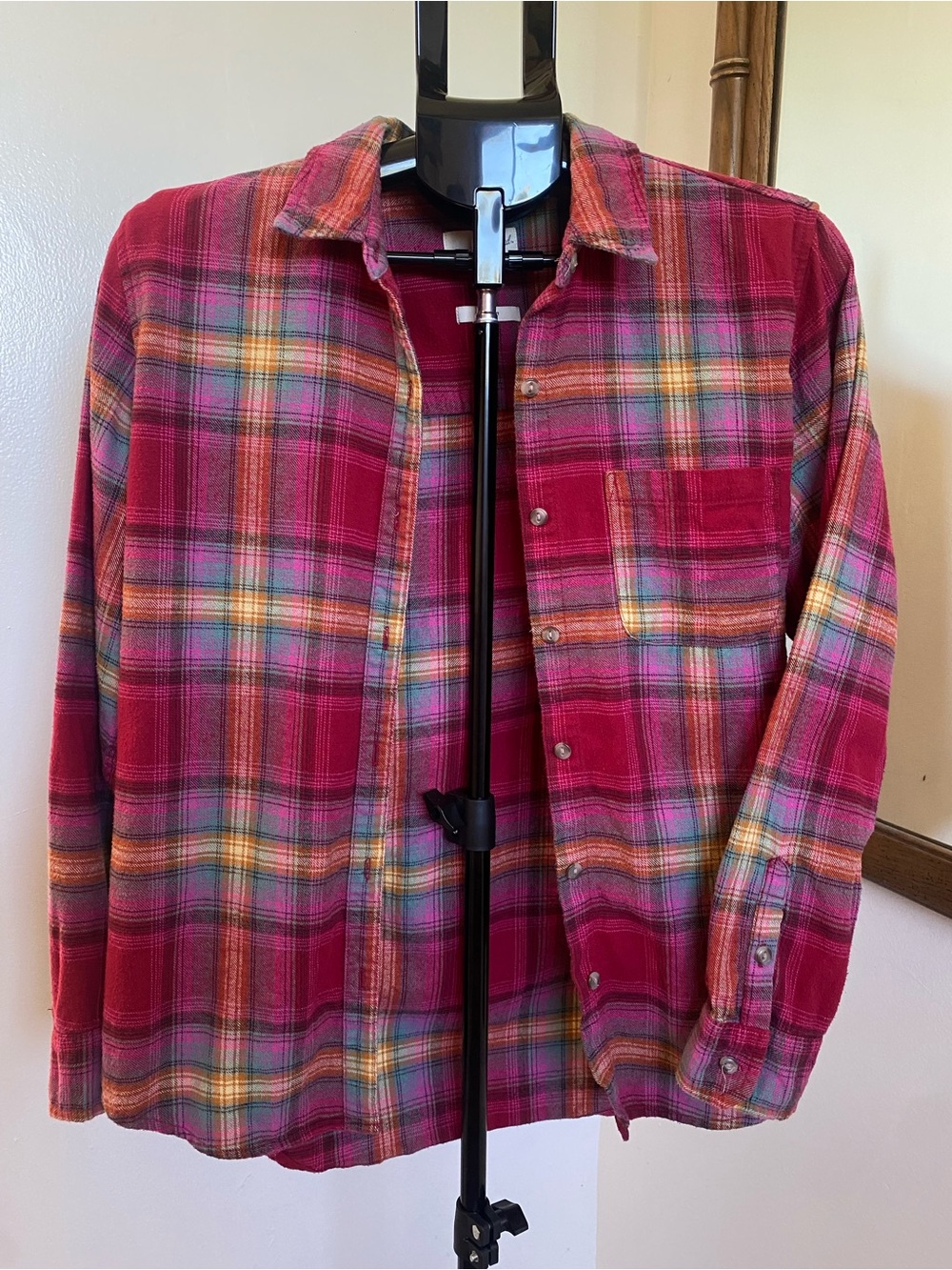 Universal Thread Cotton button down Pink Plaid Relaxed-Fit women’s Sz.S flannel